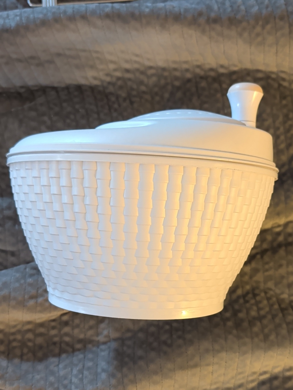 White Woven-Texture Plastic Salad Spinner with Lid - Made In Italy